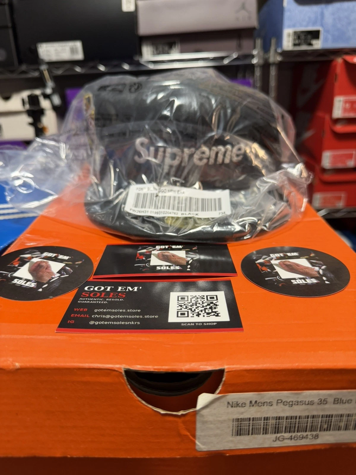 Supreme/FDNY Box Logo New Era® BLACK 7 3/4 FW26 - Image 2