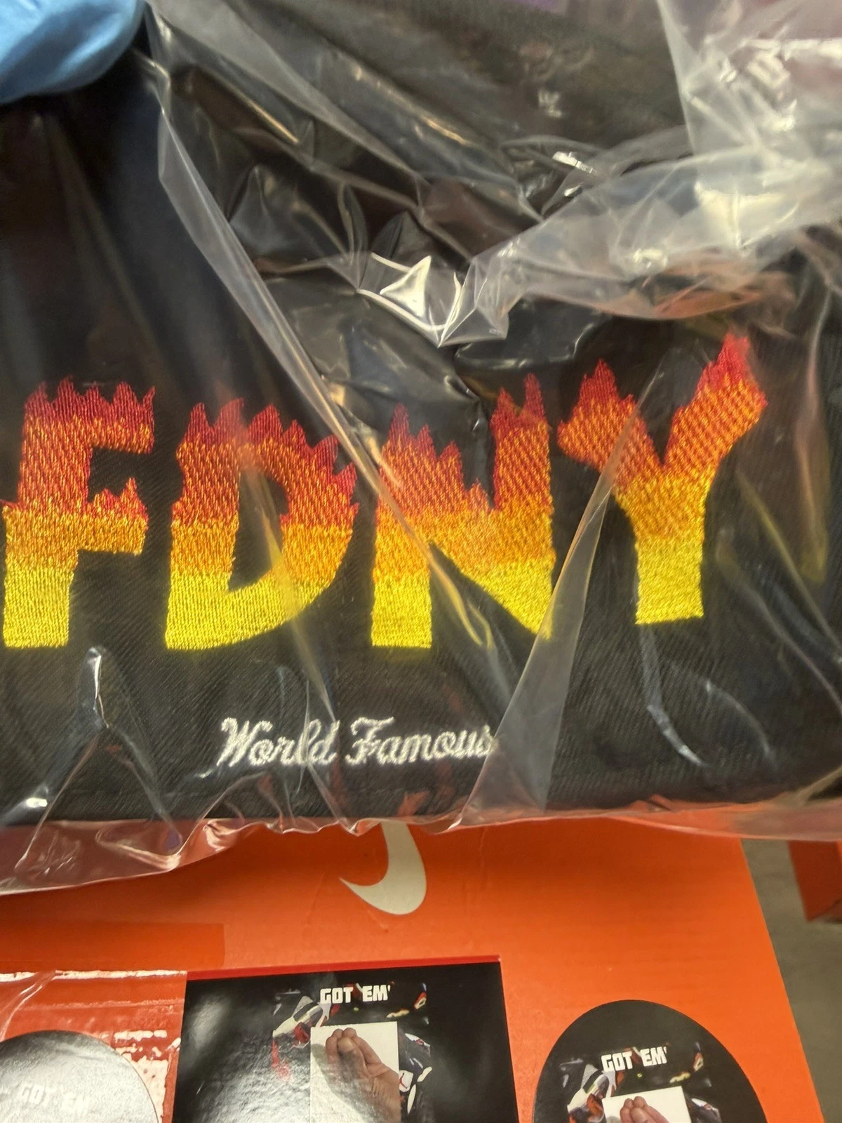 Supreme/FDNY Box Logo New Era® BLACK 7 3/4 FW26 - Image 4