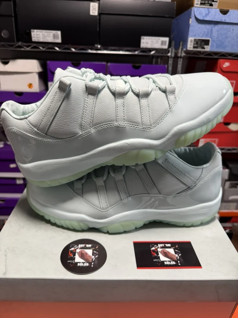 W AIR JORDAN 11 RTR LOW J SP IW1882 300 FIBERGLASS WHITE MENS 14 W 15.5 NEW